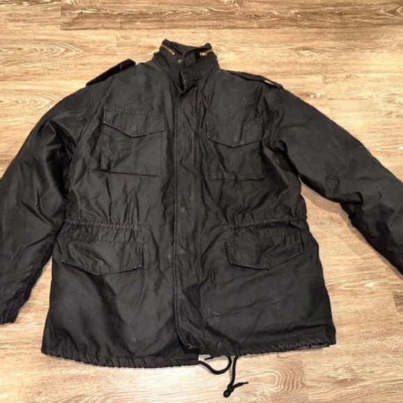 Men's Military Field jacket. Size Large. M65 Coat has liner. Zipped in hood. - Picture 1 of 7